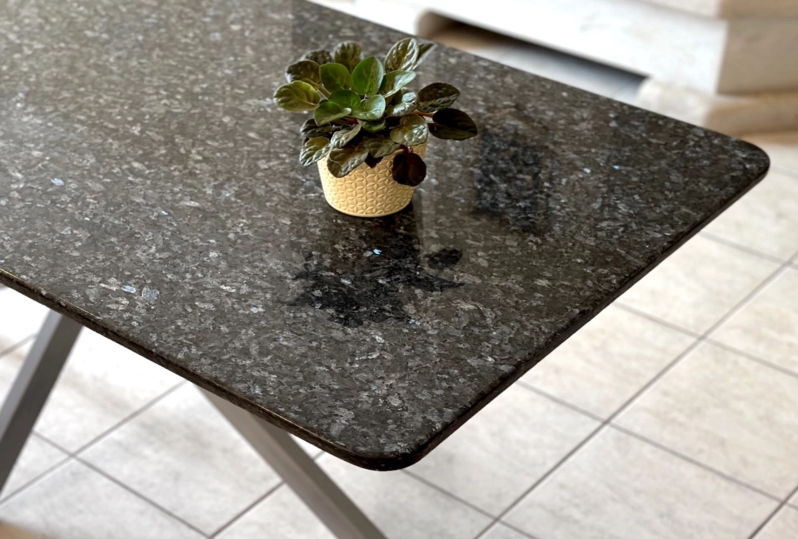 5 ok, amiért természetes kő asztalt válassz otthonra